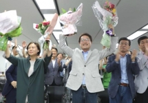 䰶 ̹
