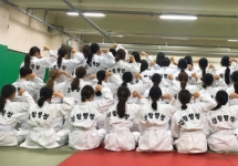 䰶 ̹