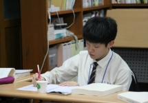 䰶 ̹