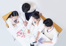 䰶 ̹